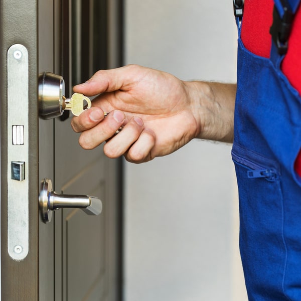 en cerrajería residencial podemos hacer aperturas de puertas sin dañarlas